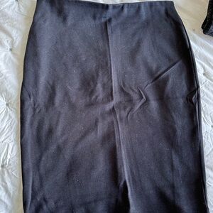 Anne Taylor Black The Seamed Pencil Skirt in Seasonless Stretch- Medium
